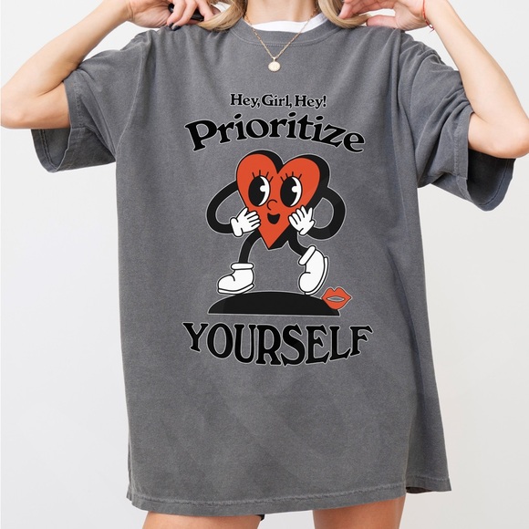 🚨 SALE 🚨 Comfort Colors Prioritize Yourself Graphic Tee - Picture 3 of 11